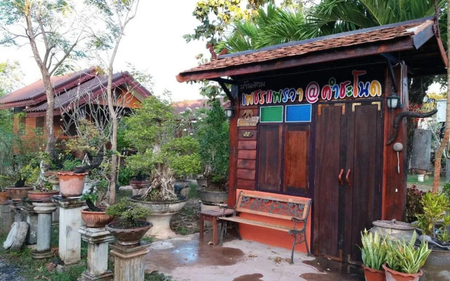 Baan Suan Phetphraewa Resort