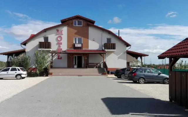 M0 Motel Taksony
