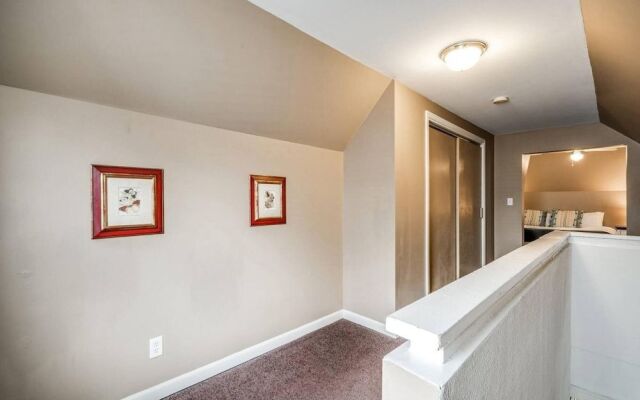 Shiny and comfortable Oakland House