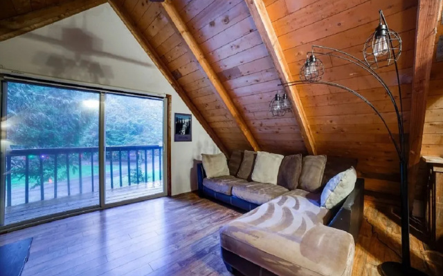Mt. Baker Lodging Cabin 48 (Sleeps 5)