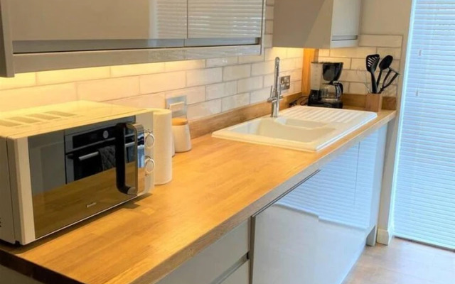 Luxury 2 bed Apartment Golden Triangle w Parking