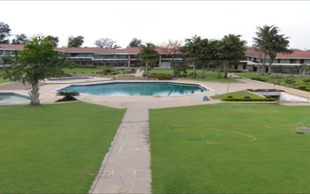 Hotel Raj Hans