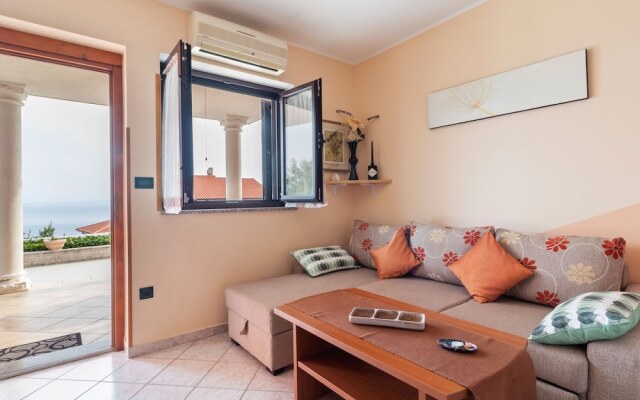 Attractive Villa Antonio Apartment in Opatija near Črnikovica Beach