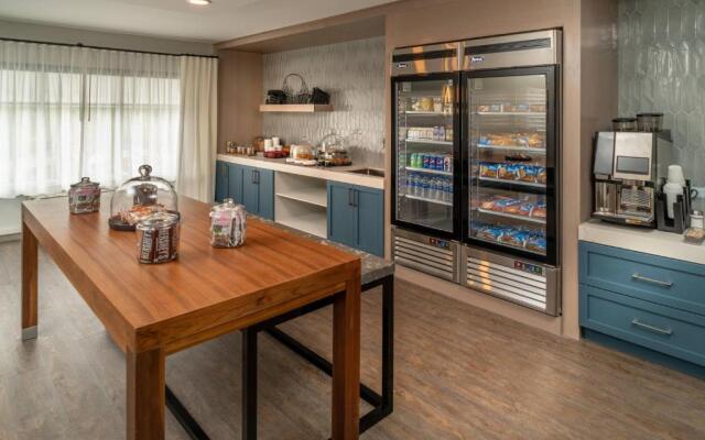 Delta Hotels Huntington Mall