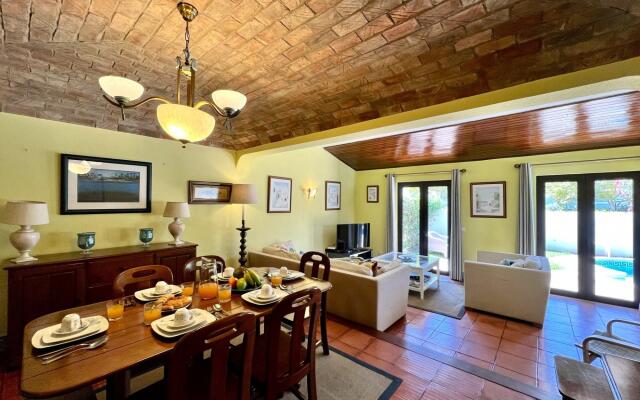 VILAMOURA TRADITIONAL VILLA WITH POOL by HOMING