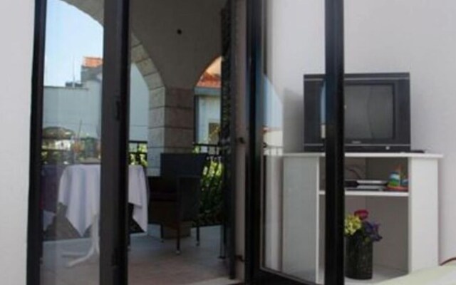 Delightful Apartment With Balcony and Sea View