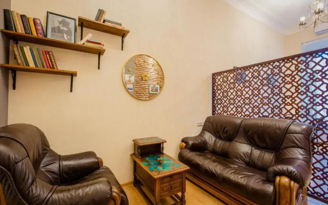 Galaktionis Apartment.3 min to Liberty Square