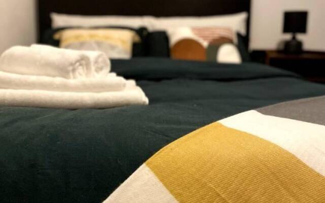 Stunning 2-bed Serviced Apartment in Swindon