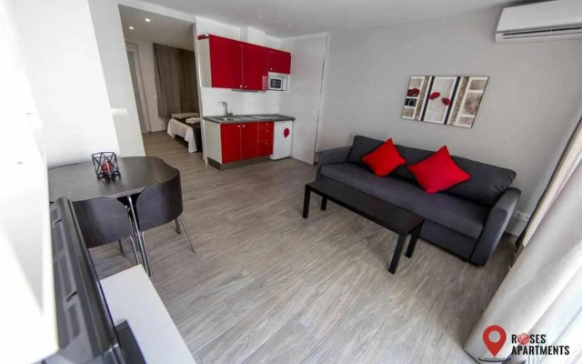 Roses Apartments Red Loft vista mar lateral