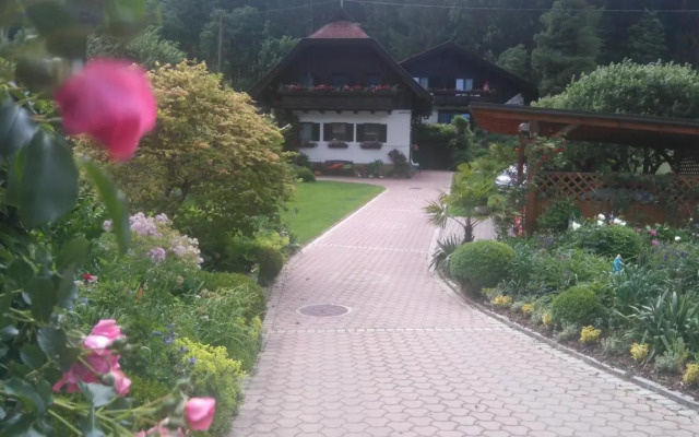 Blumenpension Strauss - Ferienwohnungen