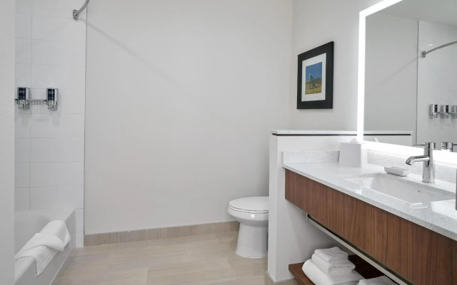 Four Points by Sheraton Edmonton West