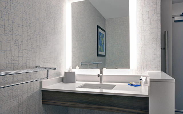 Holiday Inn Express Milwaukee Downtown by IHG