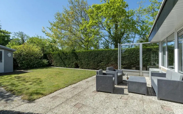 Welcoming Bungalow With Garden