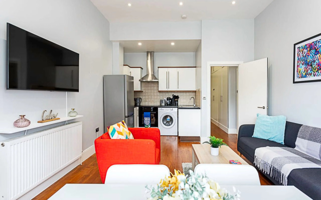 Refurbished St.johns Hill Apartment