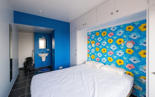 Apartment With Sun-facing Terrace