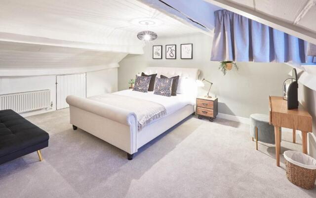 Host & Stay Sleepers @ No.8