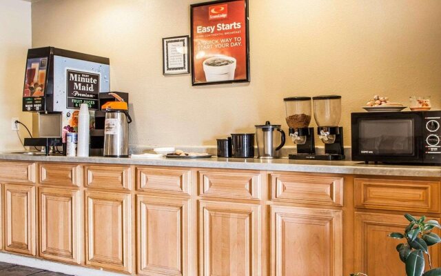 Econo Lodge & Suites Granite City