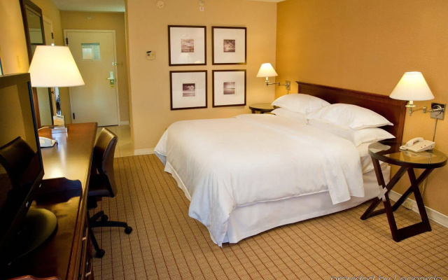 Sheraton Westport Chalet Hotel St. Louis