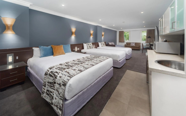 Hyde Park Inn Hotel