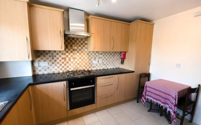 Immaculate 2-bed Apartment in Isleworth by River