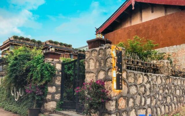Lijiang Slow Bus Wild Luxury Mountain View B&B