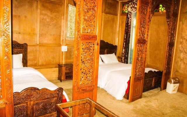 Shabnam Group Of Houseboats