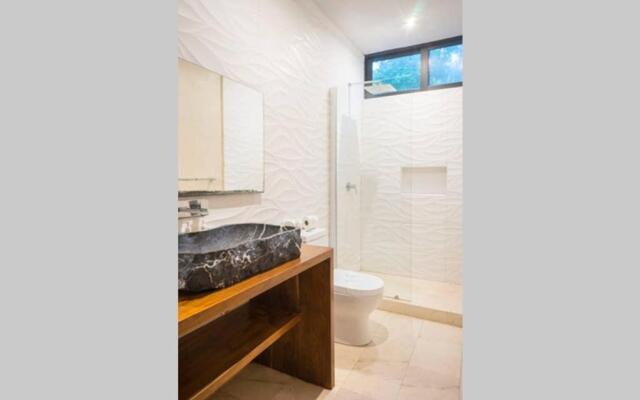 Villa Isla - Jacuzzi and Chef includ 4 BR 8 PPL