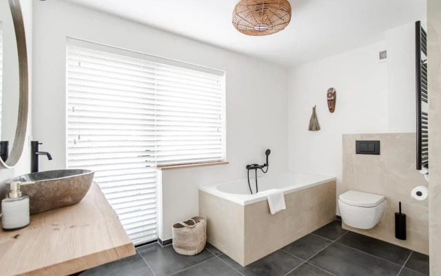 Marley’s Beachhouse - Luxury Guest Room with balcony