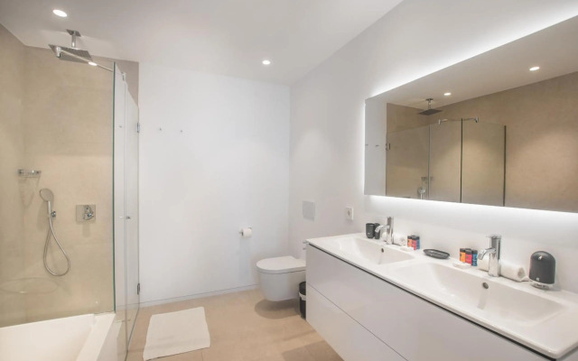 Infinity 1-2 LUXE PARTIAL SEA VIEW 2B