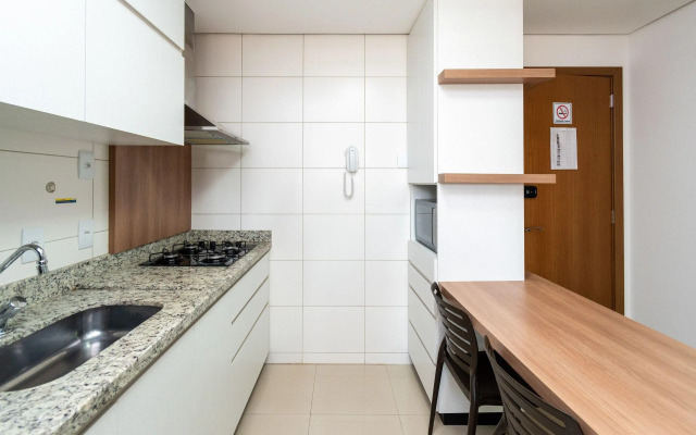 Flat com linda Piscina no Setor Bueno - TH605