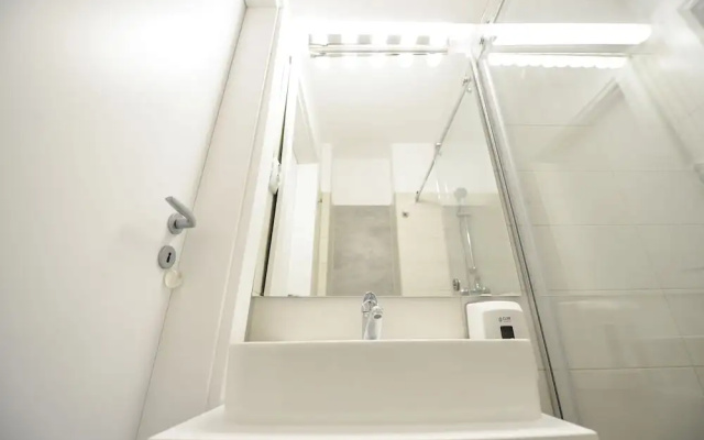 Candy Studio - Cismigiu Gardens - Quiet Room - Open Kitchen -smart Tv