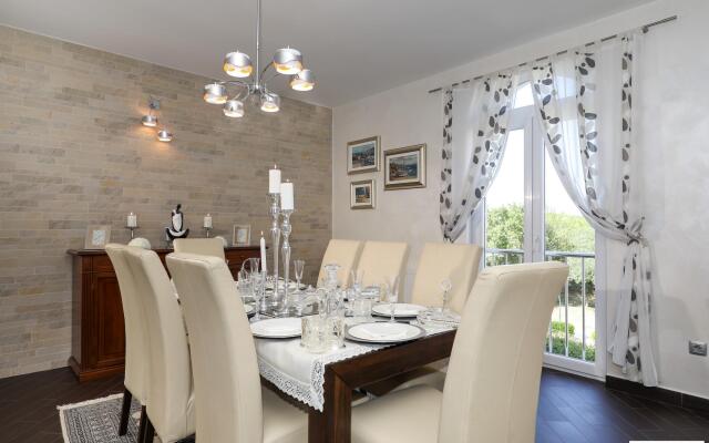 Monty in Pridraga with 3 bedrooms and 1 bathrooms