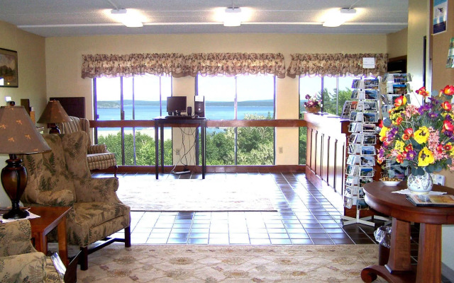 Atlantic Eyrie Lodge