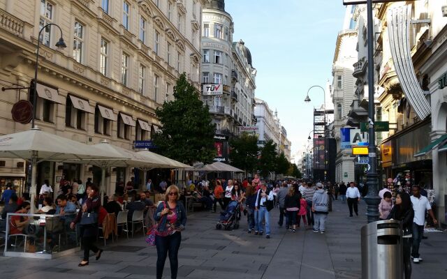 Goldfisch Apartment Vienna Opera House