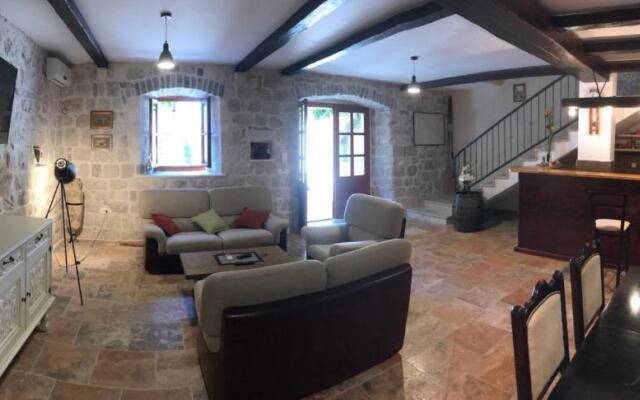 Stone house 264