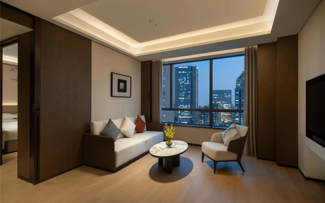 Yuexiu Hotel Guangzhou,Curio Collection by Hilton – Guest Rooms – Guangzhou