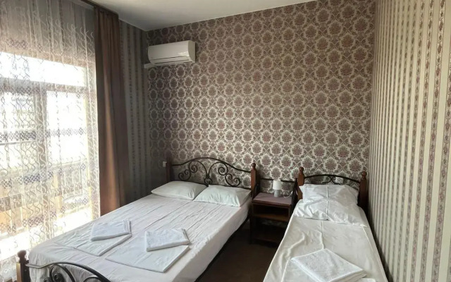 Rosa Home Loo Guest House