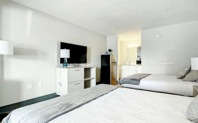 Travelodge Suites East Gate Orange