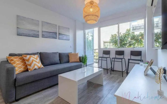 Apartamento 1 en Estadio del Sevilla, 3 habitaciones,4 camas y metro