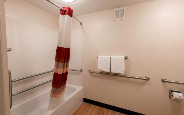 Red Roof Inn PLUS+ Boston - Framingham