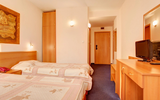 Central Plaza Hotel