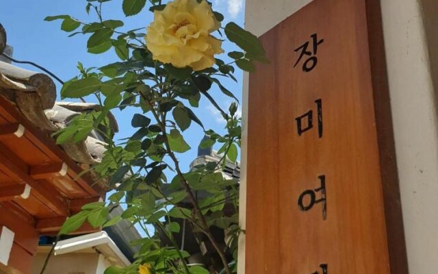 Rose Guesthouse D
