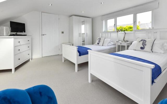 Bryn Rhosyn, 10 Cae Du