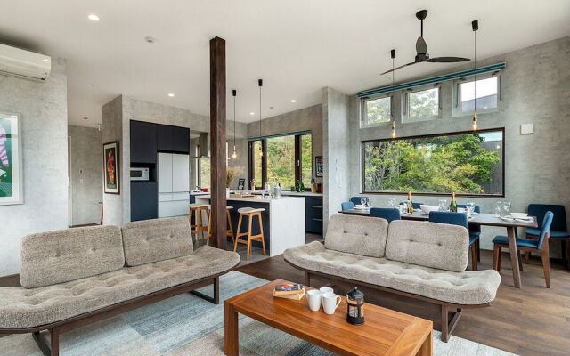 Off Piste Chalet by H2 Life