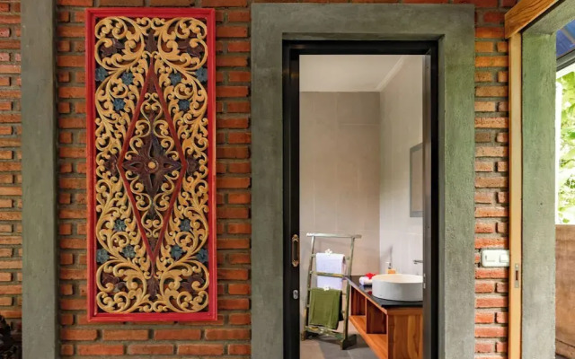 Alamanda Lovina Resort