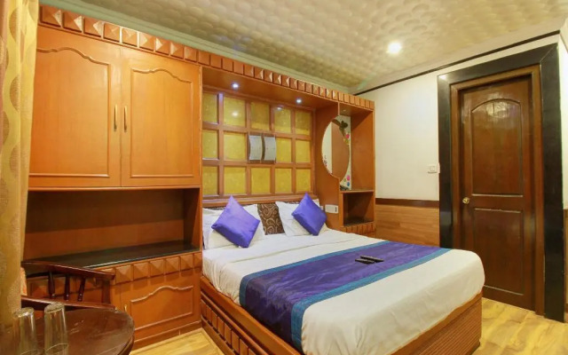 The Greenery - Holiday Inn by OYO Rooms