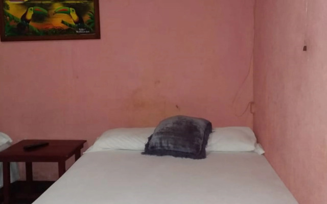 Hotel Bar y Restaurante Charlys El Viejo