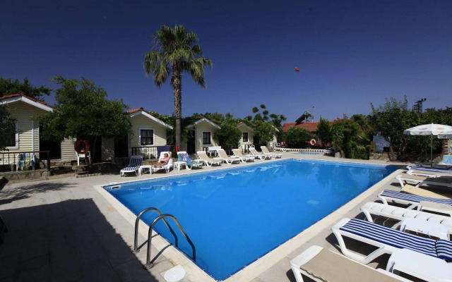 Leda Beach Hotel