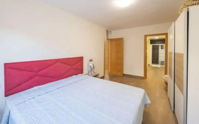 3 Bed Apartment Sleeps 6 - Free Parking & Balcony