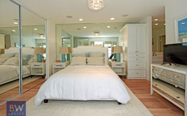 E Balboa Blvd 68312 by RedAwning